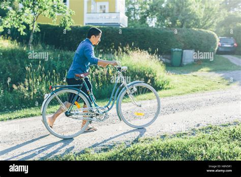 the ync.com|Man pushing his Bike hit by a Train